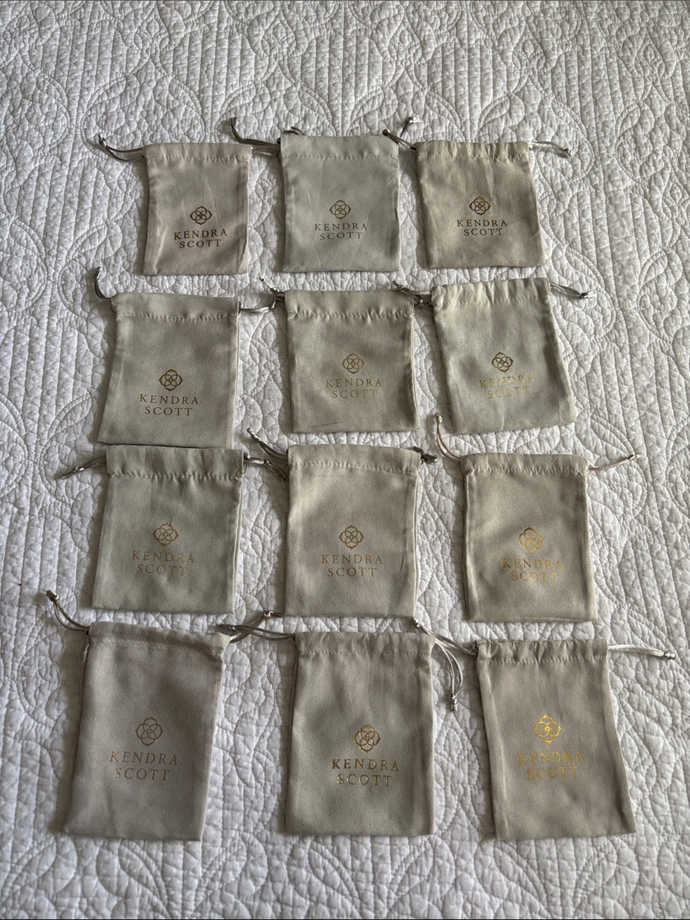 Kendra Scott Grayish Drawstring Jewelry Pouches with Gold Logo (12)